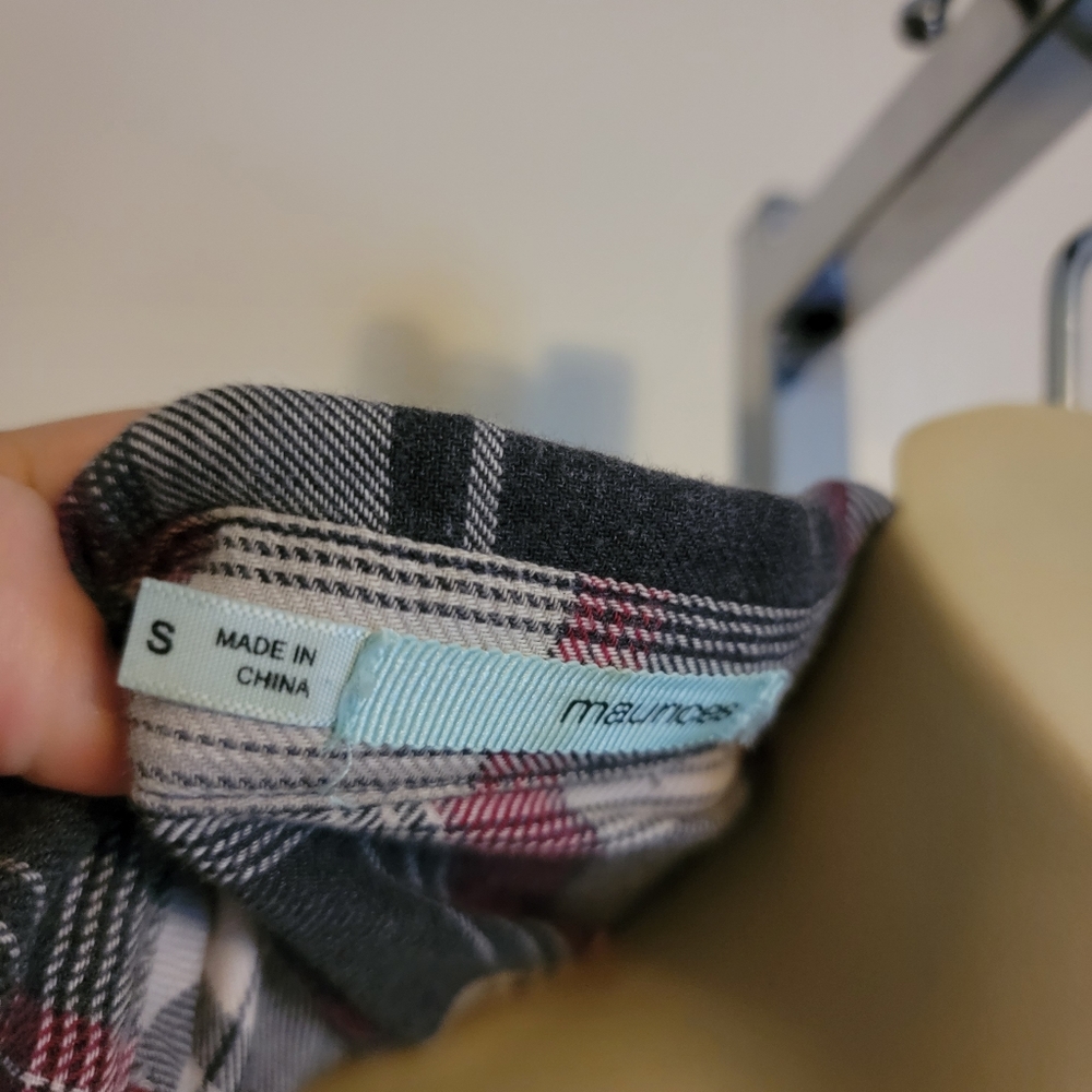 Grey red plaid - Picture 2 of 2